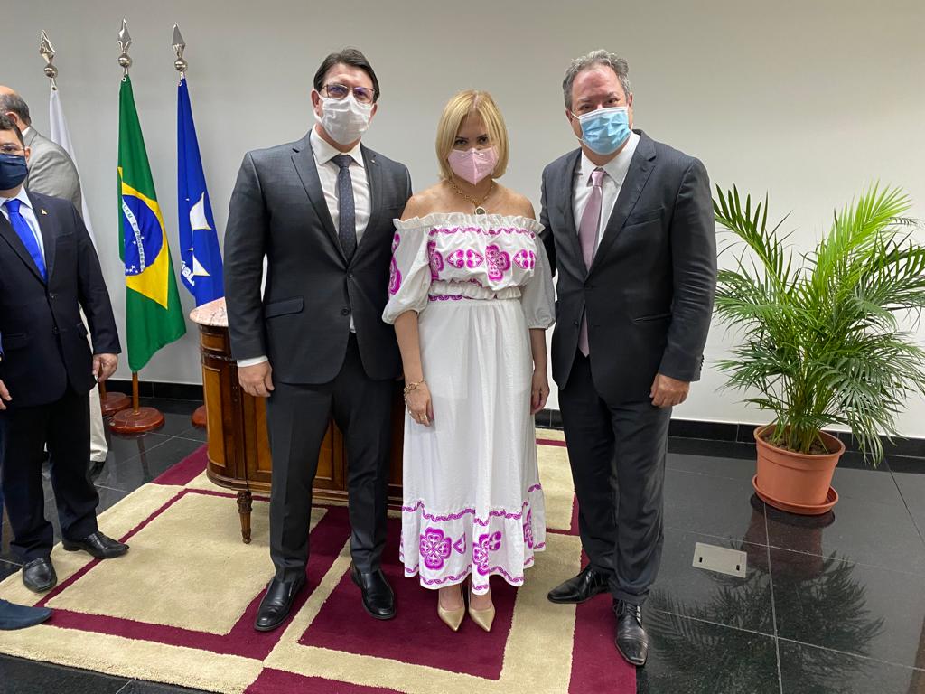 CNPG e dirigentes de associações entregam proposta de Código de Ética do MP ao PGR