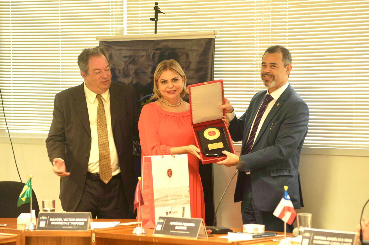 Ivana Cei finaliza gestão e dá posse à nova presidente do Conselho Nacional de Procuradores Gerais Norma Cavalcanti