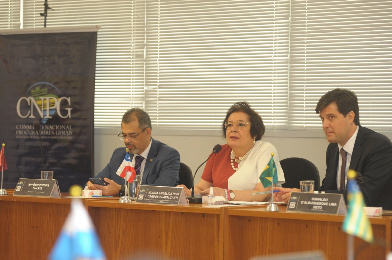 Ivana Cei finaliza gestão e dá posse à nova presidente do Conselho Nacional de Procuradores Gerais Norma Cavalcanti2
