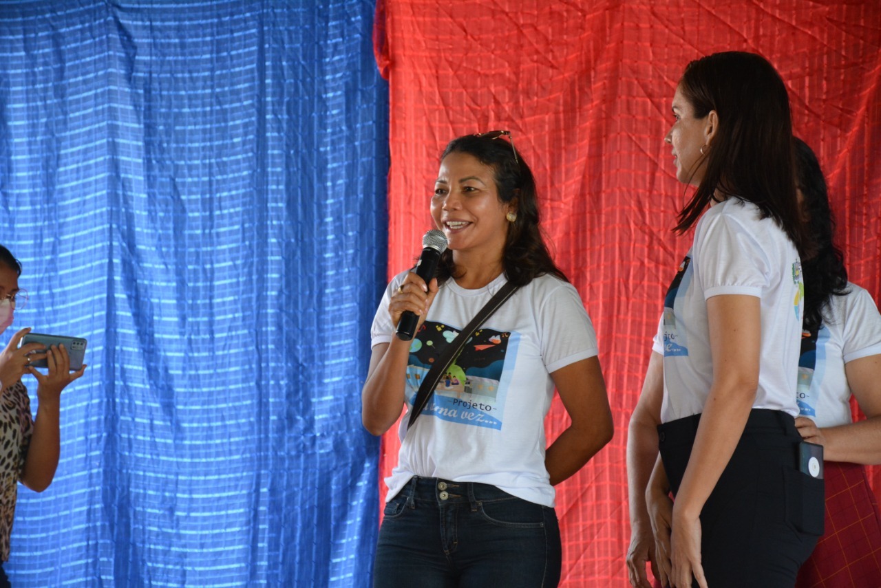 camisas e kits escolares para crianças do projeto Era uma vez2