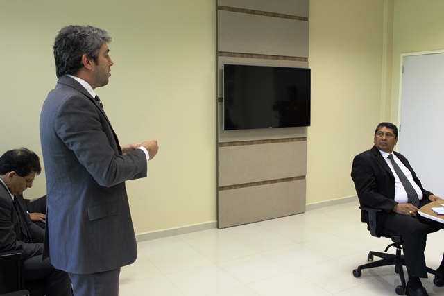 Pomotor de Justiça e chefe de Gabinete da PGJ João Paulo Furlan representando a AMPAP